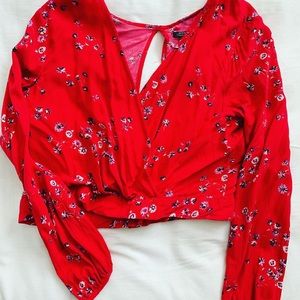 CROP OPEN BACK RED FLOWER TOP